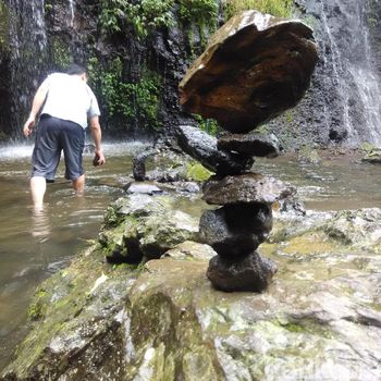 Bukan Hanya di Sukabumi, Bandung Ada Pria Mahir Susun Batu