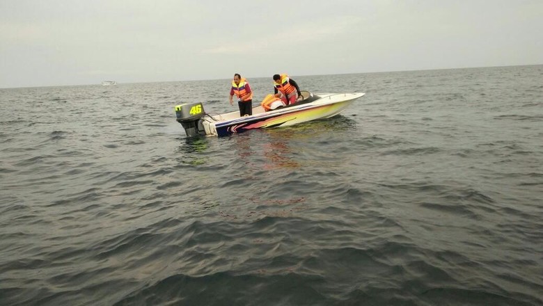 Perahu Terhantam Ombak di Sapeken, Berikut Kronologinya Perahu Terhantam Ombak di Sapeken, Berikut Kronologinya