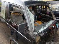Pria Bersenjata Palu dan Samurai Rusak Angkot di Sukabumi