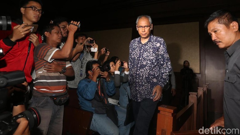 Bimanesh Tanya Penyidik KPK: Status Hukum Setya Novanto Apa? Bimanesh Tanya Penyidik KPK: Status Hukum Setya Novanto Apa?
