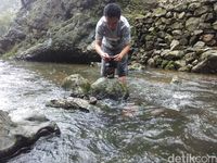 Bukan Hanya di Sukabumi, Bandung Ada Pria Mahir Susun Batu