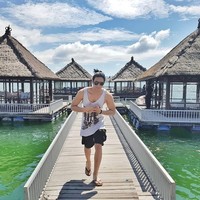 Liburan menjadi pilihan tepat untuk bergaya santai, seperti yang dilakukan oleh Ammar Zoni. Foto: Instagram