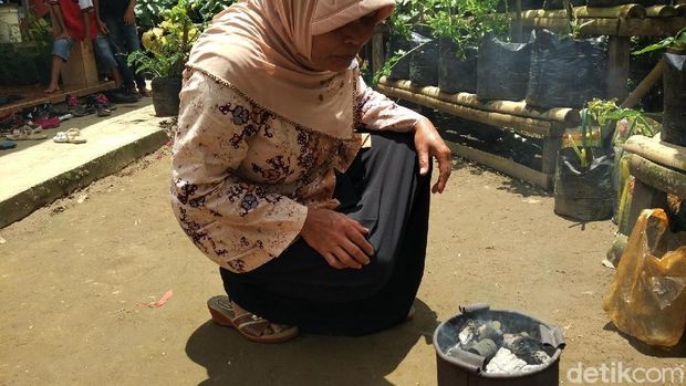 Briket hasil buatan warga Dusun Ketawan, Desa Banjarejo, Kab. Magelang
