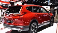 Berbeda dengan model lainnya, Honda CR-V hybrid ini semakin laris di pasaran karena model ini menawarkan mobil hybrid dengan memiliki kapasitas 7 penumpang. Foto: Geneva Motor Show