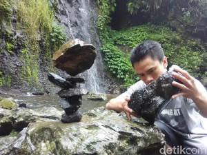 Bukan Hanya di Sukabumi, Bandung Punya Seniman Batu Bersusun