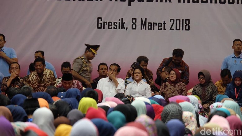 Di Depan Iriana dan Para Ibu, Jokowi Ucapkan Selamat Hari Perempuan Di Depan Iriana dan Para Ibu, Jokowi Ucapkan Selamat Hari Perempuan