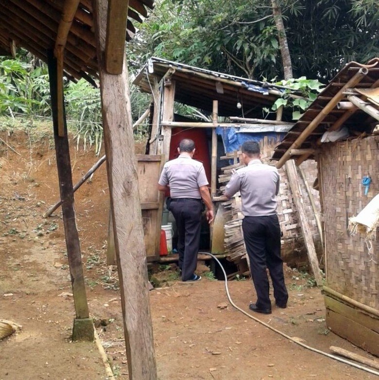 Pelajar Sukabumi Tega Buang Bayinya di Kebun Bambu Pelajar Sukabumi Tega Buang Bayinya di Kebun Bambu