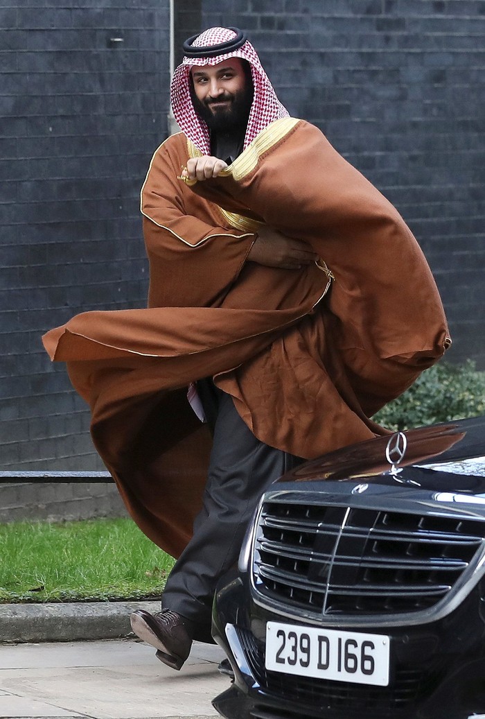 Britain's Prime Minister Theresa May greets the Crown Prince of Saudi Arabia Mohammad bin Salman outside 10 Downing Street in London, March 7, 2018. REUTERS/Simon Dawson