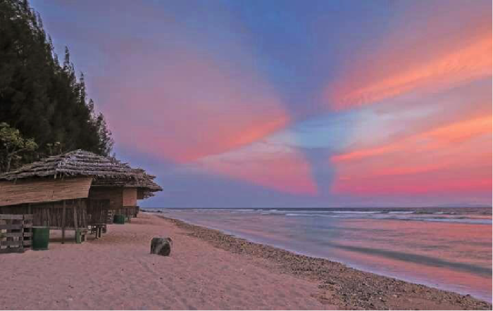 Serunya Kemah Bareng Teman di Pinggir Pantai