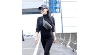 Syahrini menjadi berita setelah fotonya berpose di pinggir tol Surabaya-Juanda beredar belum lama ini. Foto: Instagram