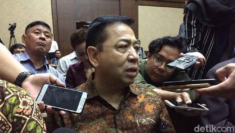 Perawat Diperintah dr Bimanesh Pura-pura Pasang Infus Anak ke Novanto Perawat Diperintah dr Bimanesh Pura-pura Pasang Infus Anak ke Novanto