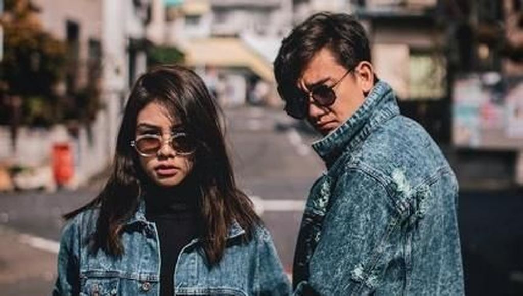Ke Jepang Bareng Vanesha Prescilla, Adipati Dolken Nikmati Kerja Sambil Liburan