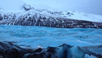 Selain melihat gua es, kamu juga bisa berkunjung ke blue lagoon, aurora, dan golden circle classic yang berada di kawasan taman nasional tersebut. (Tripadvisor)