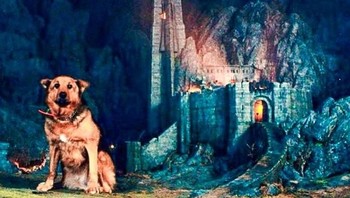 Salah satu film Hollywood yang bangunan aslinya ternyata hanya setinggi anjing. (Foto: Brightside)