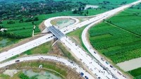 Menurut Menteri Pekerjaan Umum dan Perumahan Rakyat (PUPR) Basuki, jika tidak ada kendala maka tol yang bisa digunakan tersambung dari Jakarta hingga Surabaya saat mudik 2018.Kalau akhir 2018 sampai Surabaya sudah semua operasional. Tapi untuk mudik fungsional sampai Surabaya, ujar Basuki. Istimewa/Kementerian PUPR.