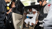 Abu Bakar Baasyir tiba di RSCM, Jakarta.