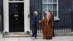 Foto: Senyum Putra Mahkota Arab Saudi Saat Bertemu Ratu Elizabeth