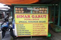 Es Campur dan Es Teler Sinar Garut Racikan Haji Ucu yang Legendaris