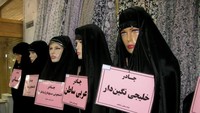  Di ibu kota Teheran, ternyata traveler bisa mendapatkan barang selundupan, seperti daging sampai minuman keras (Lois Pryce/CNN Travel)