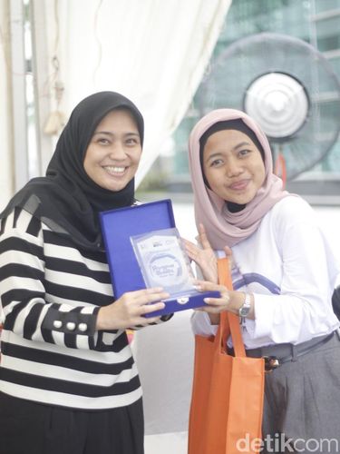 Cerita Hijabers yang Ajarkan Make Up Untuk Wanita Difabel