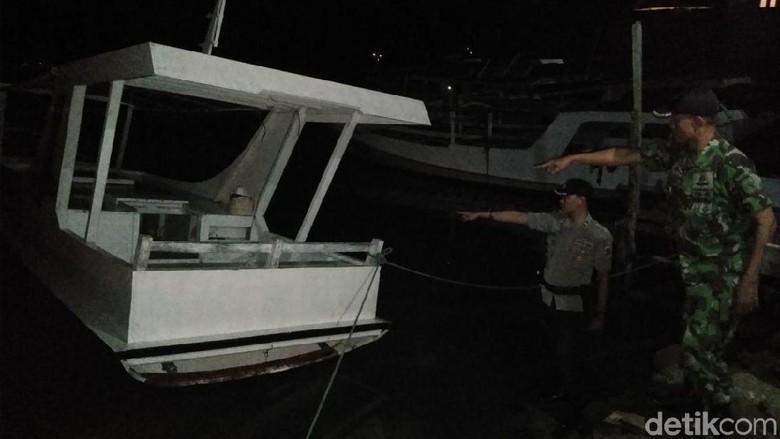 Perahu Terhantam Ombak di Sapeken, Polisi: Total Penumpang 34 Orang Perahu Terhantam Ombak di Sapeken, Polisi: Total Penumpang 34 Orang