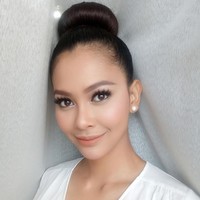 Meski sering terlihat begitu percaya diri ketika tampil di catwalk, Bunga mengaku kalau ia merupakan salah satu tipe wanita pemalu. Namun ia berusaha untuk mengatasi kekurangannya tersebut dengan belajar dan terus belajar menjadi lebih percaya diri agar bisa menggapai impiannya. Foto: Dok. Instagram