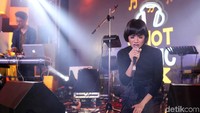 Tanayu tampil di dHOT Music Day 2018 di Kuningan City, Jakart Selatan pada Jumat (9/3).