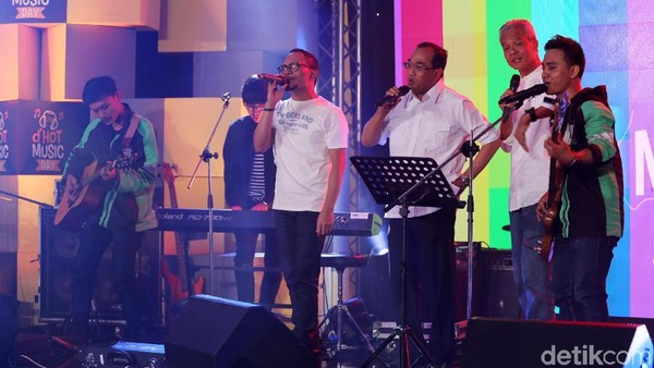Heboh! Geng Ojol Joget Bareng Para Menteri Heboh! Geng Ojol Joget Bareng Para Menteri