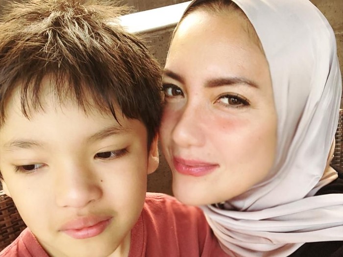 Tia Ivanka Hijab