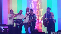 Tidak lupa ada penampilan spesial dari Hanif Dhakiri (Menaker), Budi Karya Sumadi (Menhub), dan Ganjar Pranowo (Gubernur Jawa Tengah). Foto: Nugraha