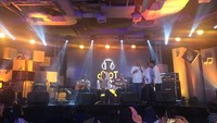 Mereka menampilkan lagu Lebih Indah dari Adera sebelum mengundang Ganjar Pranowo, Budi Karya Sumadi hingga Sandiaga Uno ke atas panggung. Dicky Ardian/detikHOT.