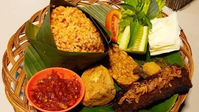 Raos Pisan! Nasi Timbel dan Lauk Sunda Pilihan Netizen yang Bikin Ngiler