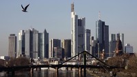 Emre Can berasal dari Frankfurt, Jerman. Frankfurt merupakan kota terbesar kelima di Jerman, dikenal pula sebagai kota bisnis. Old Town Center, kawasan kota tua di sana paling digemari turis (Reuters)