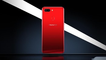 R15 Dream Mirror mengusung warna merah. Foto: Oppo