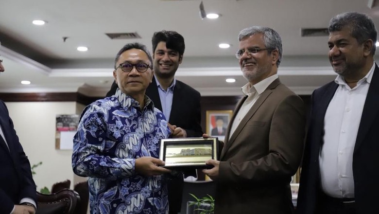 Terima Dubes Iran, Zulkifli Hasan Banggakan Toleransi di Indonesia Terima Dubes Iran, Zulkifli Hasan Banggakan Toleransi di Indonesia