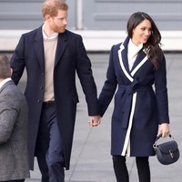 Pangeran Harry mengungkapkan bila ia tahu Meghan Markle adalah belahan hatinya sejak awal melihatnya. Cerita ini diungkap Harry saat ditanya, kapan ia tahu jika Meghan akan jadi istrinya di masa depan. Dengan senyum, Pangeran Inggris ini menjawab: Sejak awal kami bertemu. Foto: Chris Jackson/Getty Images