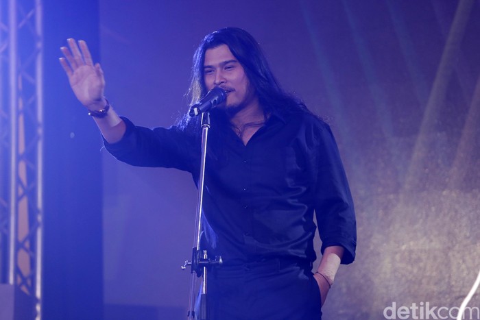 Virzha saat tampil di dHOT Music Day 2018.