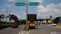 Kata dia, ganjil genap kendaraan pribadi di tol, pembatasan truk, hingga penyediaan lajur khusus bus di tol merupakan alternatif mengatasi kemacetan ketimbang mengatur pekerjaan proyek infrastruktur. Aturan ini berlaku 12 Maret.