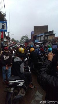 Banjir, Sejumlah Jalan di Kabupaten Bandung Lumpuh