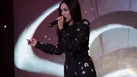 Ada pula penampilan Mulan Jameela yang menarik perhatian. Foto: Nugraha