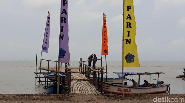 Muara Sungai Sigeleng Brebes jadi tempat wisata pemancingan.