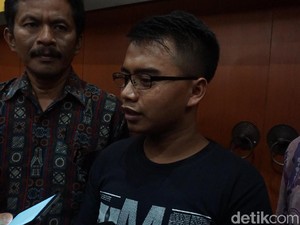Sebelum Melempar, Deni Lihat Orang Utan Bunbin Bandung Sudah Merokok