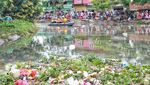 Foto: Kali Penuh Sampah yang Sulitkan Pencarian Jenazah Bocah Rohim
