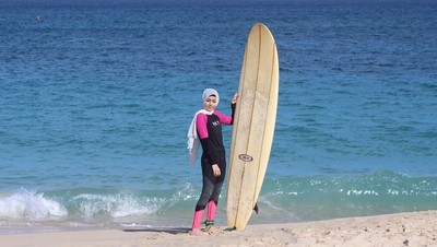 Foto: Fayrouz Gadalla, Hijaber Cantik yang Hobi Olahraga Ekstrem