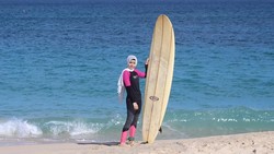 Karena kecintaannya dengan olahraga ekstrem yang lebih banyak disukai kaum pria, hijaber ini pernah populer di dunia maya. Dia adalah Fayrouz Gadalla.
