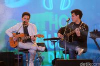 The Overtunes.