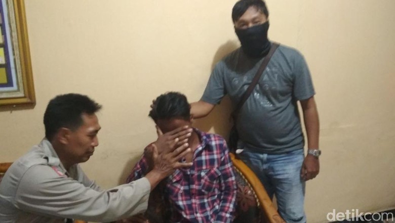 Unggah Gambar Orang Kencingi Merah Putih, Pemuda Ini Diamankan Polisi Unggah Gambar Orang Kencingi Merah Putih, Pemuda Ini Diamankan Polisi