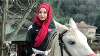 Berani menjajal naik kuda di Kocaeli, Turki (kubra.dagli/Instagram)