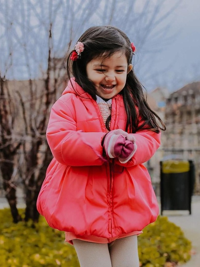 Aaisyah Dhia Rana merupakan anak pasangan seleb Malaysia Zain Saidin dan Rozita Che Wan. Foto: Instagram