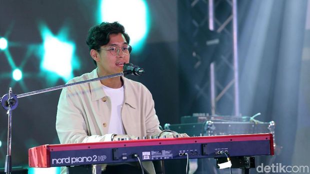 Alunan Musik Jazz Ardhito Pramono di Panggung d'HOT Music Day 2018
